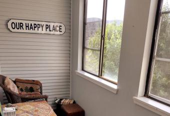 Our Happy Place! 3BR, 3.5 Baths next to Race Track has Balcony rooms