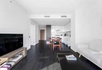 Cozy 1-Bedroom Apt in Burnaby Free Parking allows 18 year olds to book a room