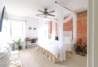 The Hidden Paradise Home Studio, Downtown City Views, Productions, Families & Large Groups allows 18 year olds to book a room