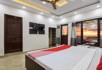 OYO The Sarahan Blues - Hotel & Restro allows 18 year olds to book a room