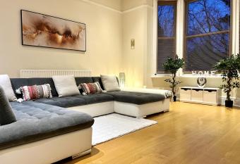 City Link - Mapperley Park Suite - Free parking,tram&busroutes,HSwifi,upto9 by KP allows 18 year olds to book a room