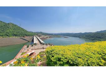 Hari HomeStay, Garudeshwar has Smoking/Balcony rooms