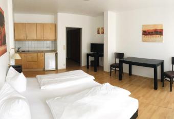 Apartment Rathausplatz allows 18 year olds to book a room