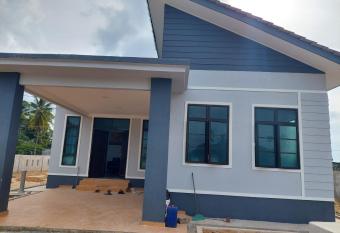 HOMESTAY TOK BALI has Balcony rooms