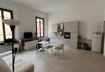 GRANDE STANZA PRIVATA IN AFFITTO IN MIRANDOLA allows 18 year olds to book a room