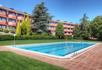 Checkin Montserrat allows 18 year olds to book a room