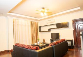 Gvai Apartment has rooms with a private hot tub