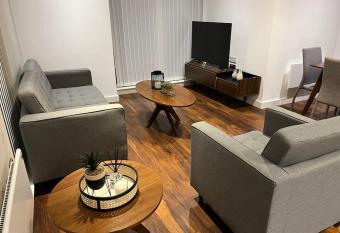 Luxury Corner Apartment, Balcony w Scenic Views has Balcony rooms