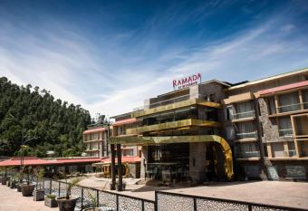 Ramada by Wyndham Murree Lower Topa Resort has Balcony rooms