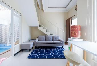 Villa Green Batu - 3 Bedrooms Mini Private Pool allows 18 year olds to book a room