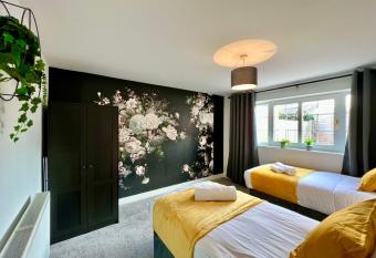 Ideal for family holiday or busy contractors allows 18 year olds to book a room