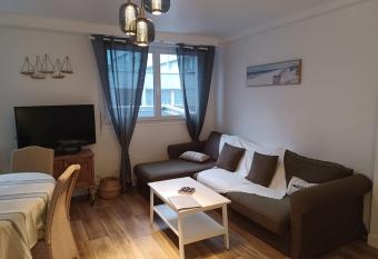 Le Fran  ois 1er : Au c  ur de la ville, c  t   mer allows 18 year olds to book a room