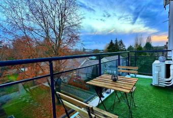 La rivi  re paisible - 15mn Disney - 30mn Paris has Balcony rooms