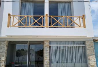 Casa San Martin de Paracas has Balcony rooms
