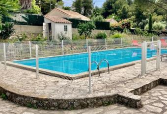 Lou Mazet has Balcony rooms