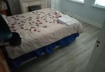 East Belfast rooms available long or short term accommodation allows 18 year olds to book a room