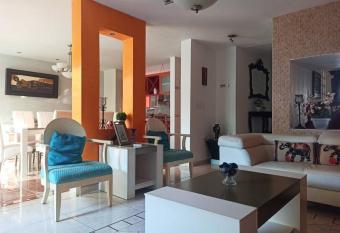 Casa con alberca en Altabrisa has rooms with a private hot tub