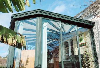 L Esperluette has Balcony rooms