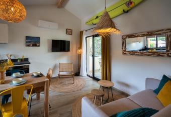 Magic Surf House has Balcony rooms