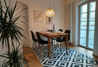 Zentrale Lage I historisch I Parkplatz I Fahrradkeller allows 18 year olds to book a room