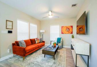 Casa Fiesta-2bed/2bath 1100 sq ft urban stunner has Balcony rooms