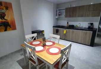 Hermoso apartamento iluminado cerca al Metropolita has Balcony rooms