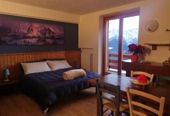 BAITA DEL SOLE has Balcony rooms