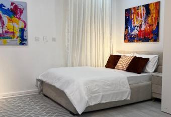 Modern 1 Bedroom with High Speed Internet allows 18 year olds to book a room