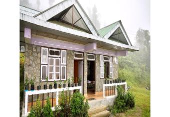 Hill Home Stay, Mankhim Road, Aritar, Sikkim has Balcony rooms