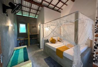 Midigama Inn has Balcony rooms