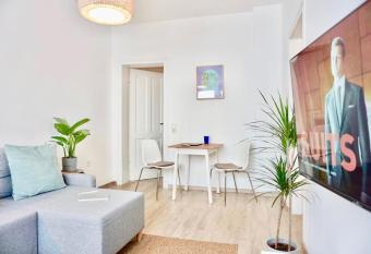NEU I moderne zentrale Wohnung I Netflix I 4 G  ste allows 18 year olds to book a room