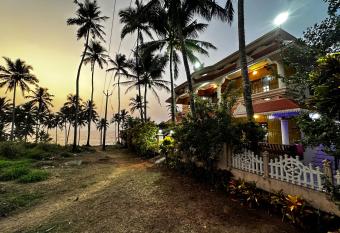 Kovalam Beach House has Balcony rooms