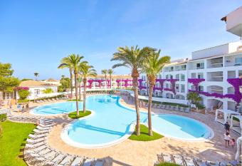 Prinsotel La Caleta allows 18 year olds to book a room