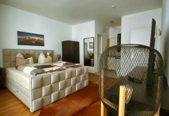 Talgarten Studio 3 allows 18 year olds to book a room