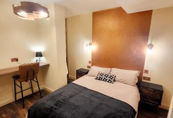 Luxurious studio apartments in centre of Hucknall allows 18 year olds to book a room