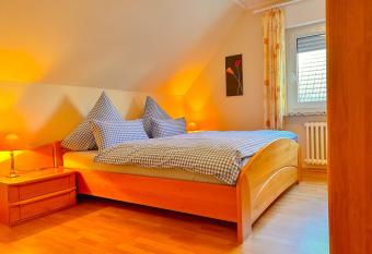 Ferienwohnung Meta allows 18 year olds to book a room
