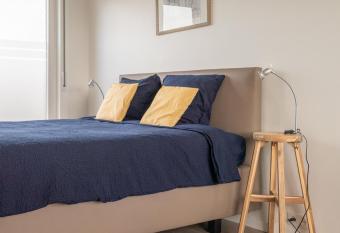 Gasthuis 20 verdiep 2 allows 18 year olds to book a room