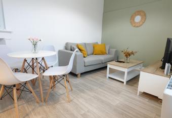 Le Cocon Paisible - proche du Stade allows 18 year olds to book a room