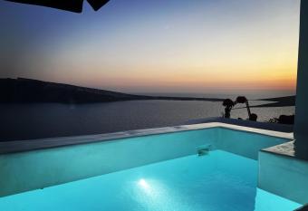 Lioyerma Cave Villa2 with Private Hot Tub has rooms with a private hot tub