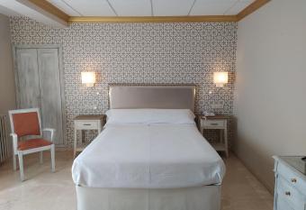 Hotel Sacromonte allows 18 year olds to book a room