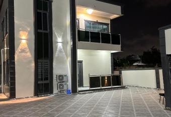 Northwold Apartment has Balcony rooms