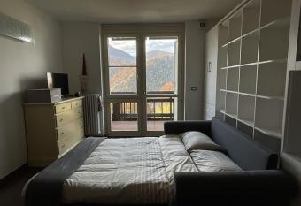 UNO SGUARDO SULLA NATURA has Balcony rooms