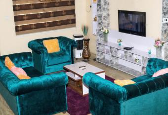 Linea Recta 2A allows 18 year olds to book a room