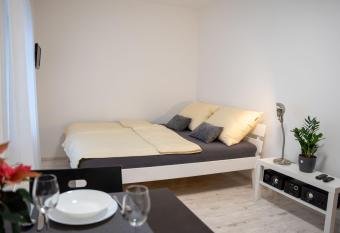 Byt Krenova 1+kk allows 18 year olds to book a room