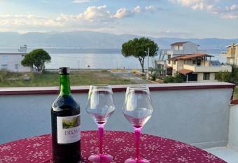 Cozy Attic Apartment Next To Seaside has Balcony rooms