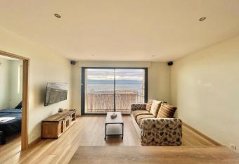 Le Turgot, proche thermes has Balcony rooms