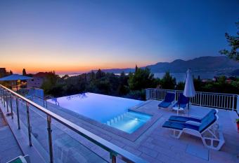 Villa Laureana has Balcony rooms