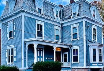 Historic Hartford Mansion/PrivUnit allows 18 year olds to book a room