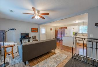 Biker's Paradise on the Back 40 has Balcony rooms