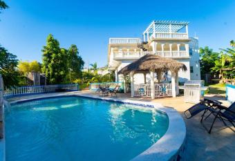 Estate Home w/ Private Pool & Chef has Balcony rooms